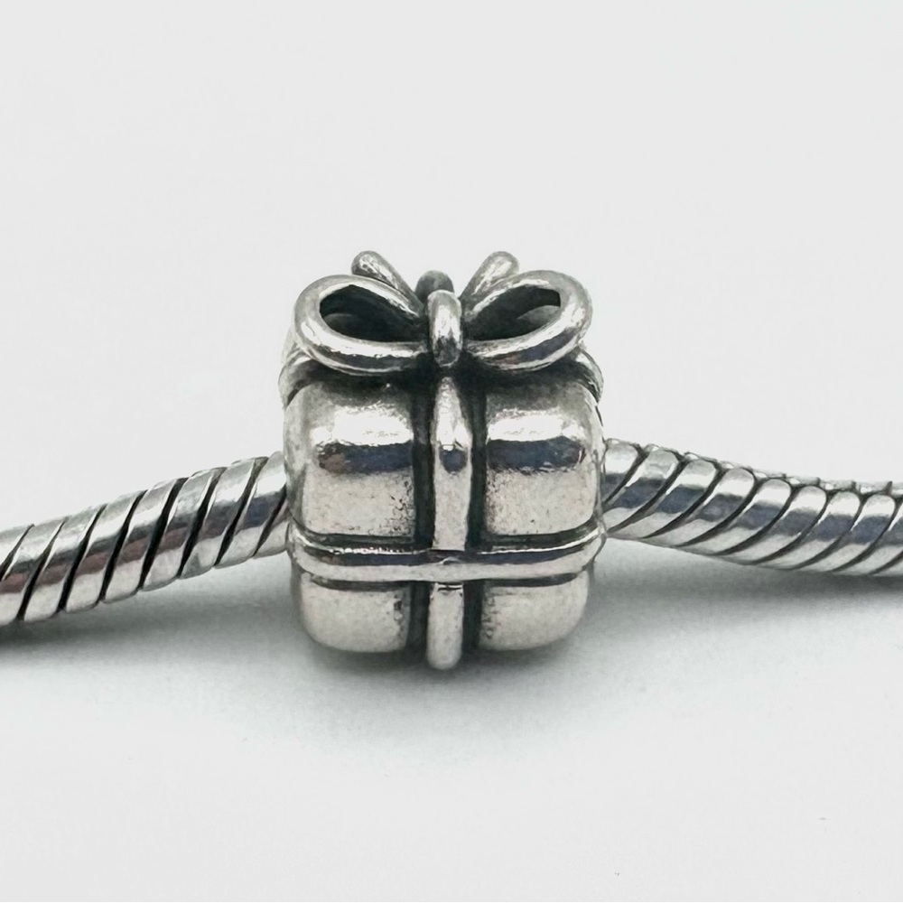 Pandora Gift Box Present with a Bow Sterling Silver Charm